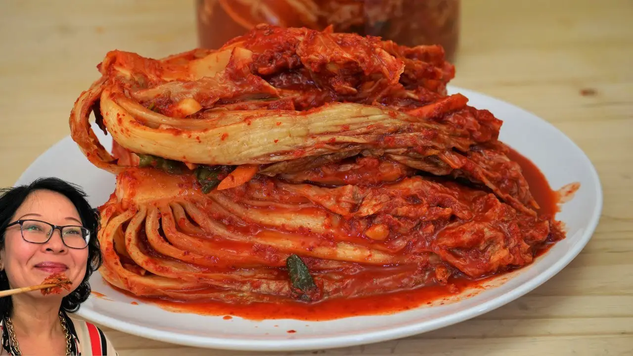 Kimchi traditionnel 김치. Emblème de la Corée. Technique pour réussir la fermentation du chou chinois